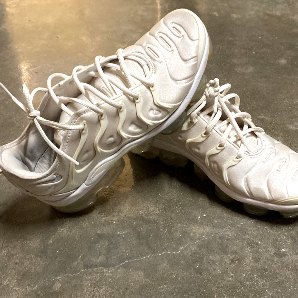 Nike Vapor Max Plus. Only worn 2-3 times.Open for negotiation!